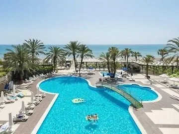 Sandy Hotel Side